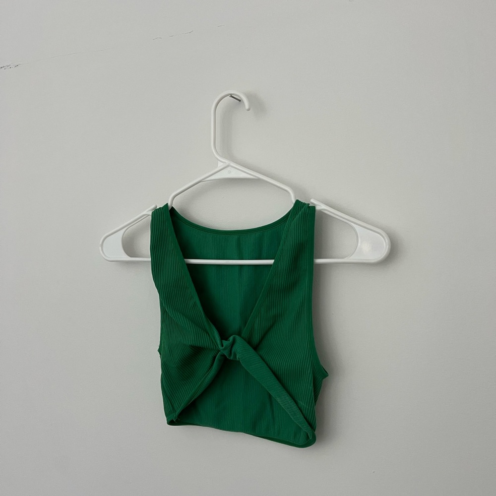 Aritzia Crop Top Twist